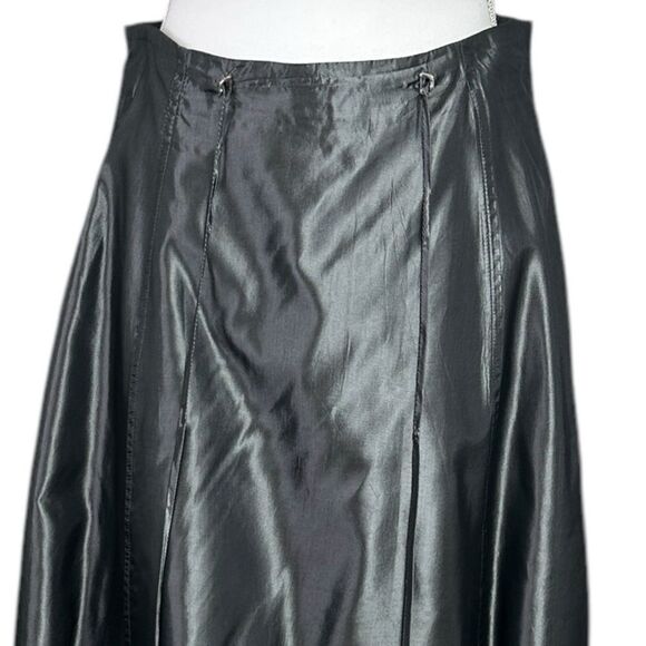 R & K EVENING Elegant Grey Metallic Satin Skirt Size 8 - Picture 2 of 9
